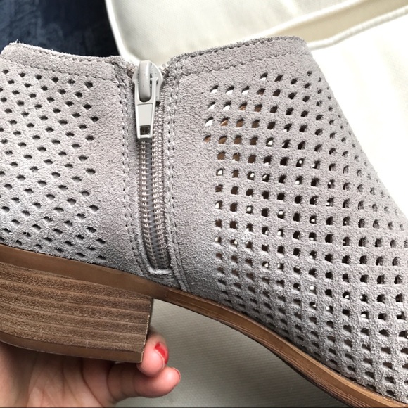 LUCKY BRAND 🍀 S/9.5 - LIGHT GREY SUADE BOOTIES! - Picture 4 of 8